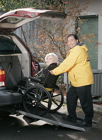 long-distance-elderly-transportation